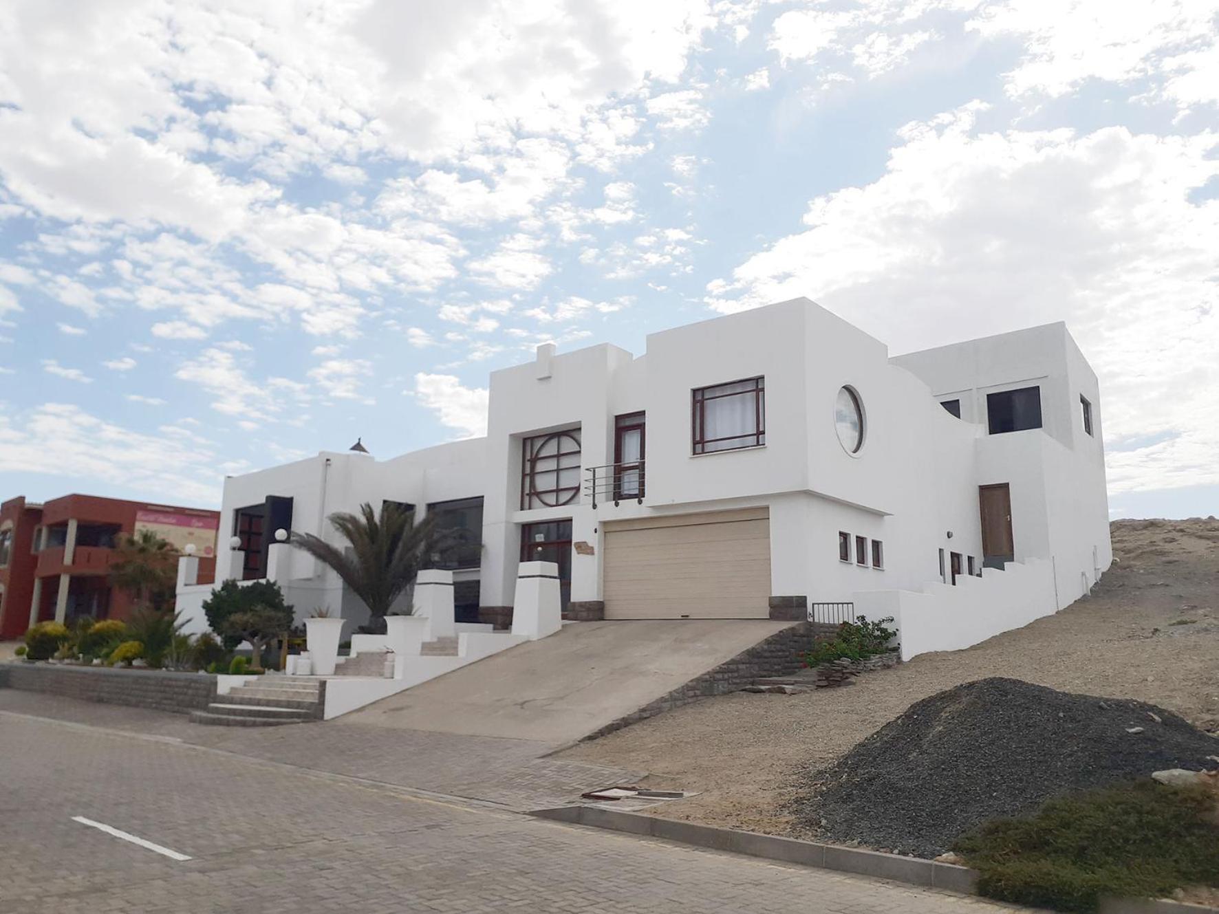 Shark Island Guesthouse Lüderitz エクステリア 写真
