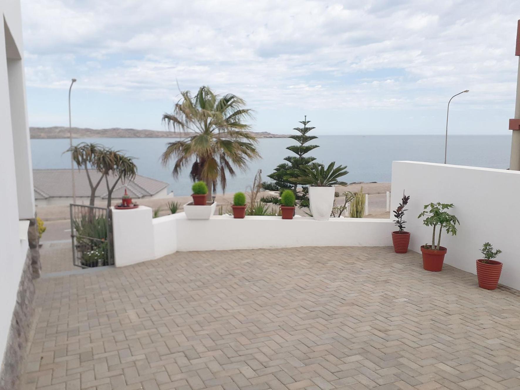 Shark Island Guesthouse Lüderitz エクステリア 写真